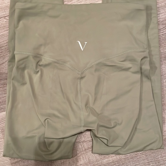 Vitae Apparel Green Leggings - Picture 3 of 4